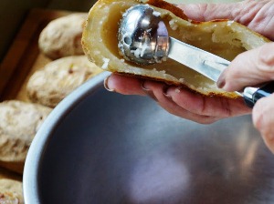 фаршированный картофель в духовке
