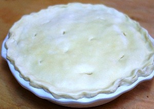 Прокалываем верхний корж