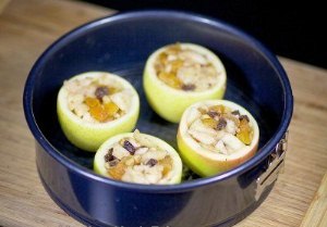 Фаршируем яблоки начинкой