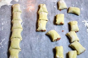 Разрезаем каждый рулон на 6 частей