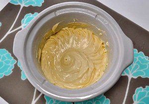 Смешиваем масло, творог и сгущенное молоко