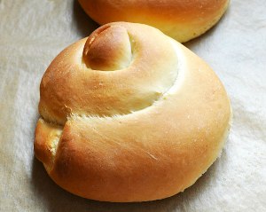 Выпекаем булочки с сахаром в духовке