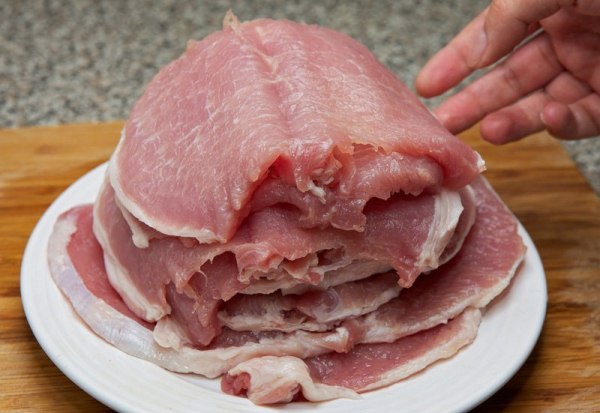 Отбиваем мясо для кручеников