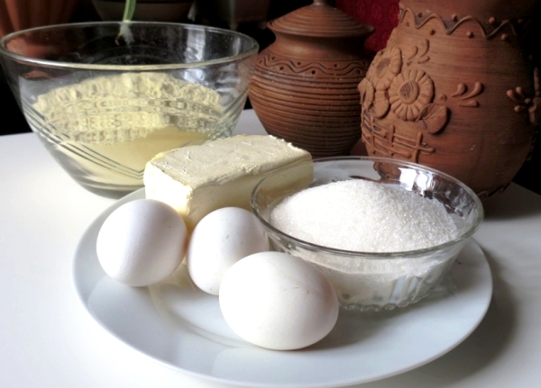 Смешиваем масло с сахаром