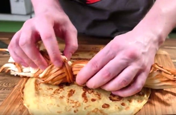 Блины с икрой и красной рыбой