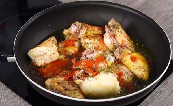 Курица с грибами в сметане