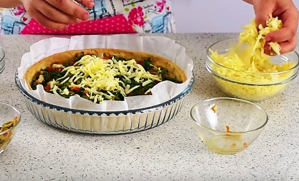 Пирог с курицей из песочного теста
