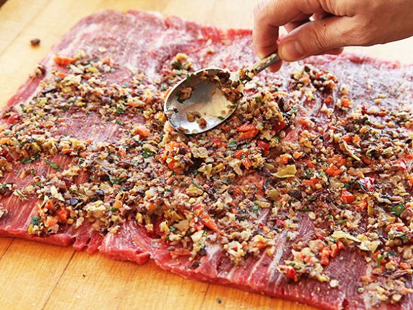 Рулет из мяса в духовке