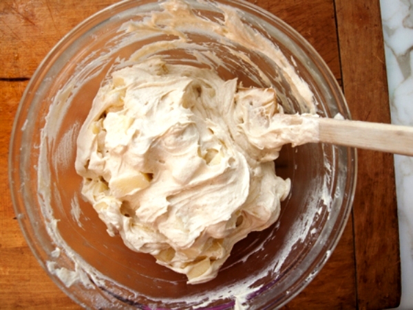 Шарлотка пышная с яблоками