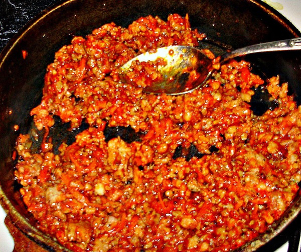 Гречка по купечески с фаршем на сковороде
