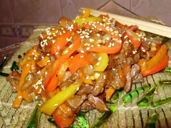 Как вкусно приготовить сердечки куриные со сметаной