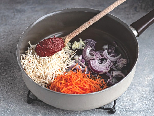 Щи из квашеной капусты с курицей