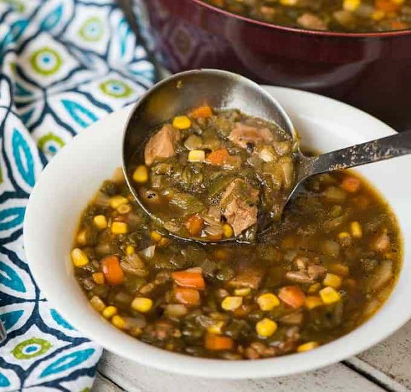 Вкусный зеленый борщ с щавелем и яйцом