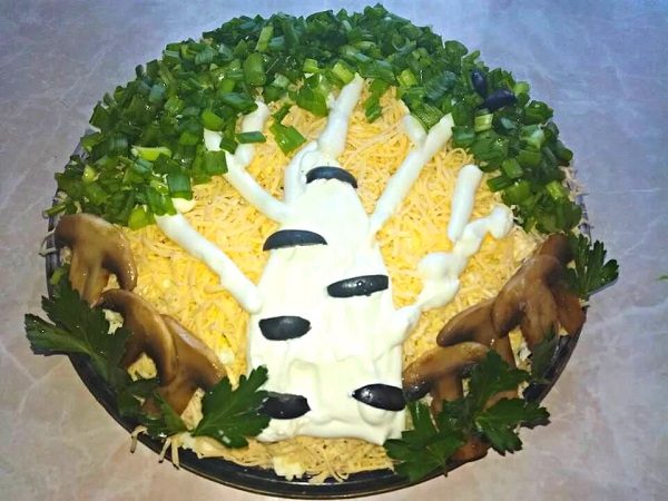 Салат с курицей грибами сыром и яйцом