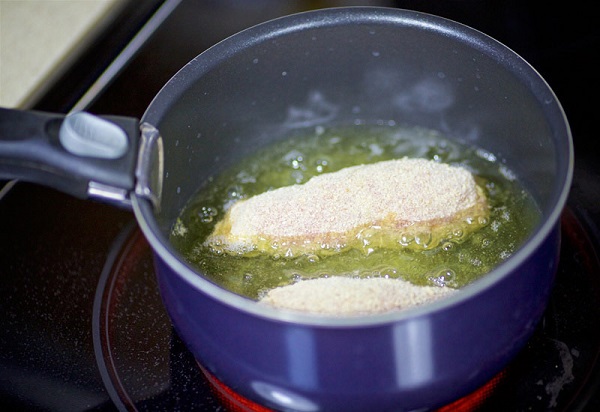 Рецепт мясных рулетиков из свинины с начинкой