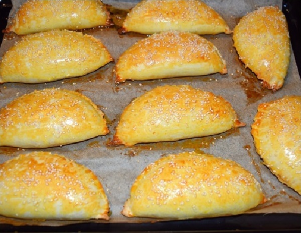 Пирожки со свиным фаршем в духовке
