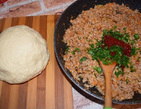 Пирожки с мясным фаршем в духовке