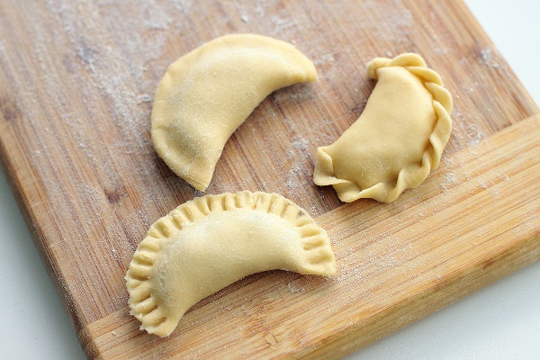 Сколько варить вареники с грибами и картошкой
