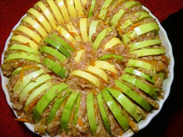 Кабачки с фаршем помидорами сыром в духовке