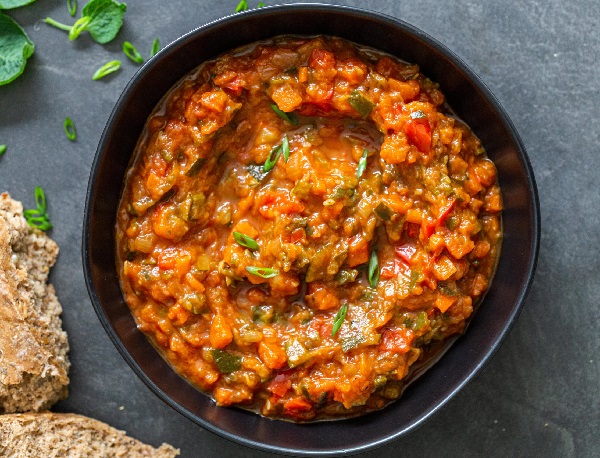 Кабачковая икра с майонезом и пастой