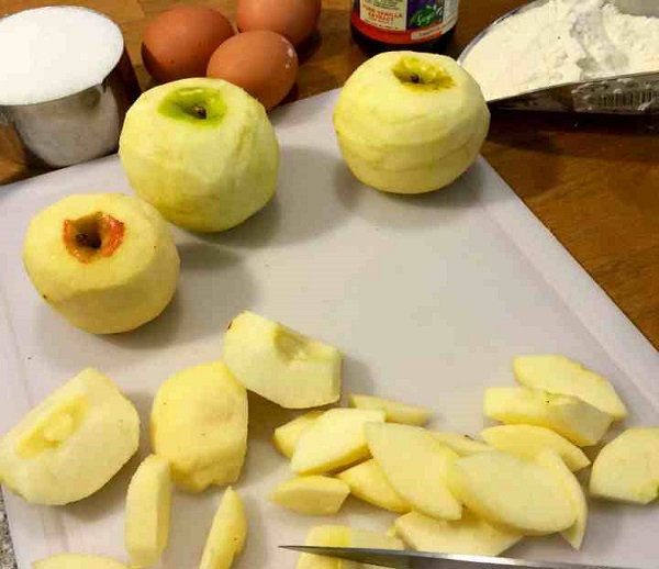 Рецепт пирога шарлотка с яблоками в духовке