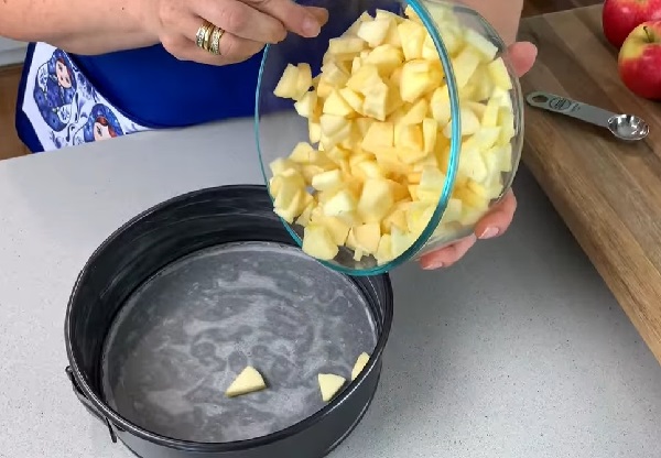Пирог шарлотка рецепт с яблоками простой