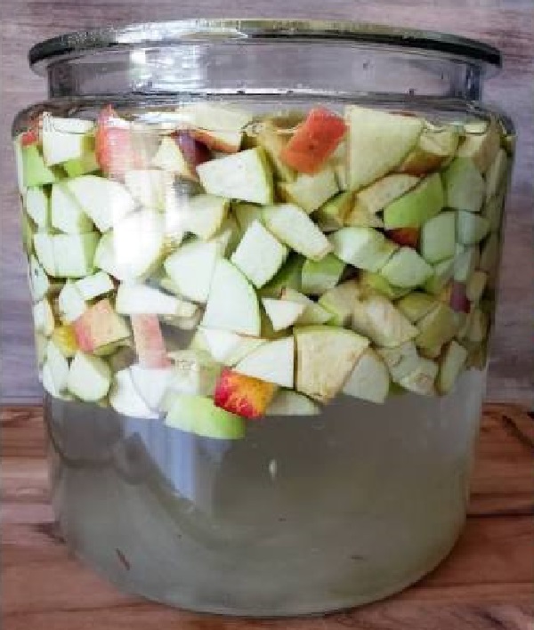 Сначала яблоки всплывают