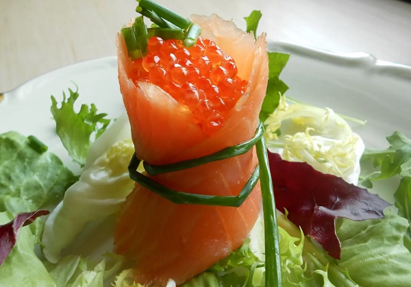 Закуска с красной икрой на новый год