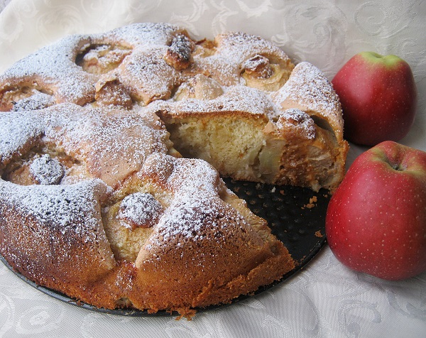 Пирог с целыми яблоками