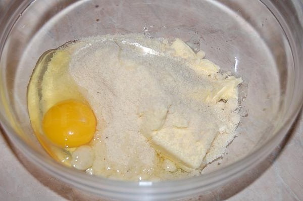 Сладкий пирог из слоеного теста