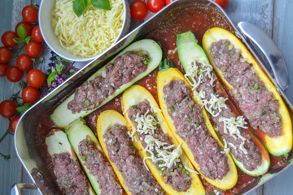 Лодочка из кабачка с фаршем в духовке