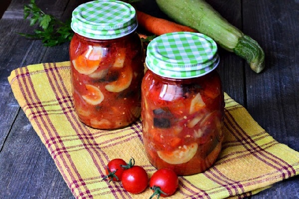 Салат из жареных баклажанов и кабачков