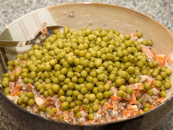 Салат из моркови и грибов