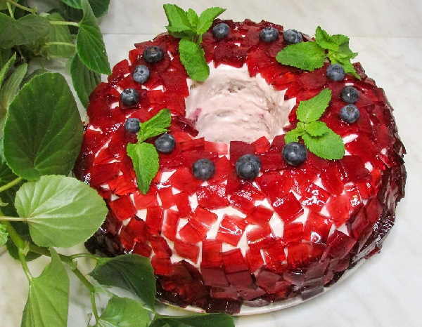 Шоколадный торт с шоколадным кремом и вишней