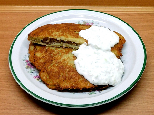 Драники с фаршем на сковороде