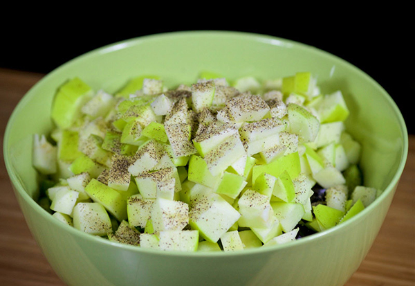 Салат с вареной курицей и свежим огурцом