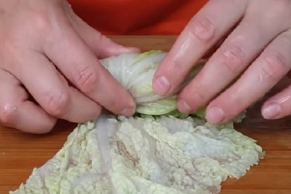 Голубцы из пекинской капусты в соусе