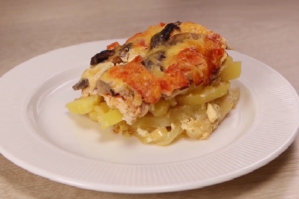 Отбивная куриная грудка в духовке с картошкой