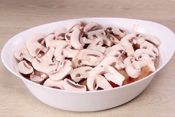 Куриная грудка с грибами картошкой в духовке