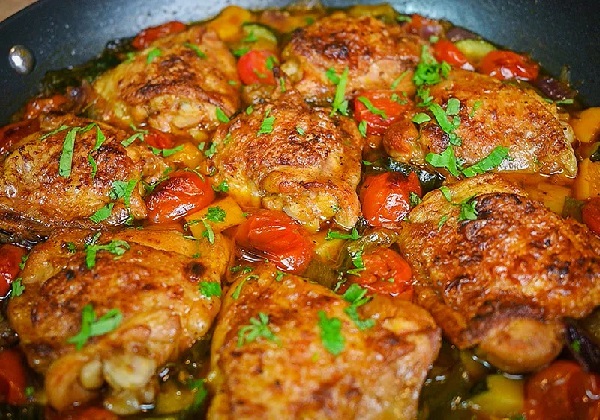 Куриные бедра в духовке в соусе