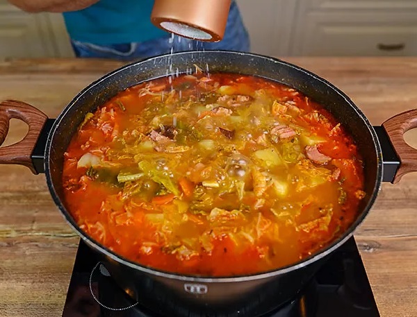 Суп солянка с капустой