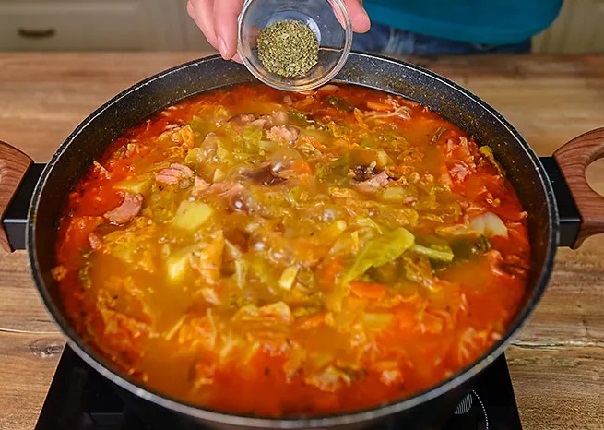 Суп с капустой и яйцом
