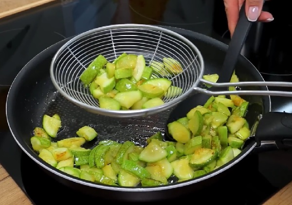 Приготовление закуски из кабачков