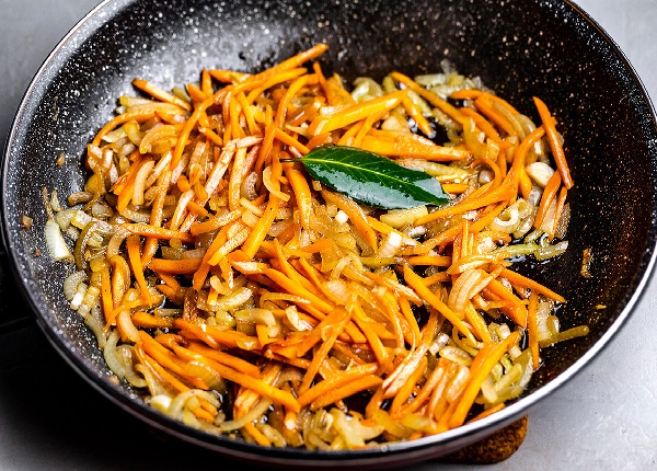 Салат с печенью и огурцами
