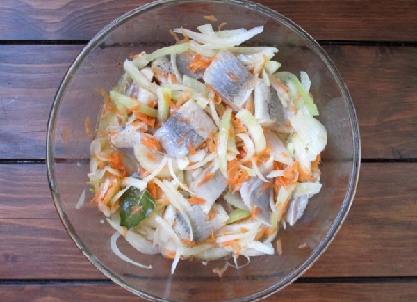 Вкусный салат из селедки