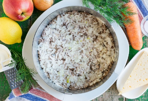 Салат мимоза классический с сыром