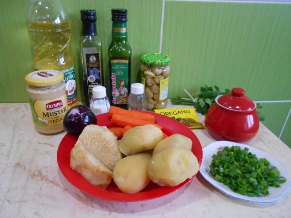 Салат с маринованными грибами рецепт