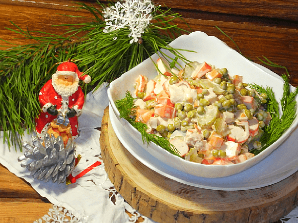 Салат с крабовых палочек ну очень вкусный