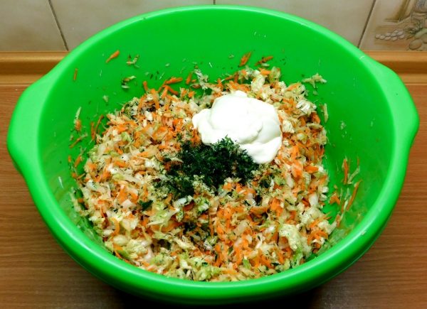 Салат из пекинской капусты и огурцов