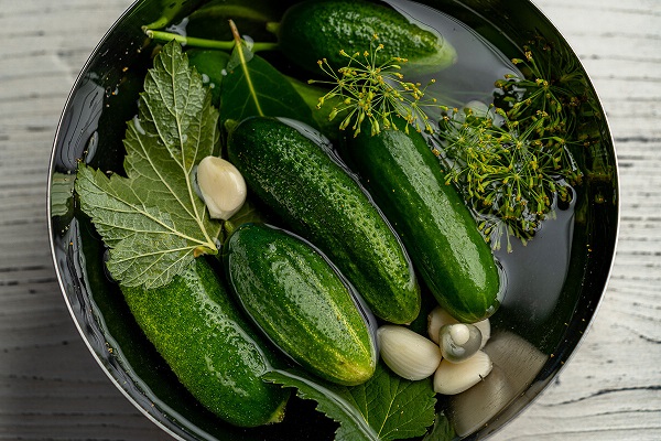 Маринованные огурцы в литровых банках